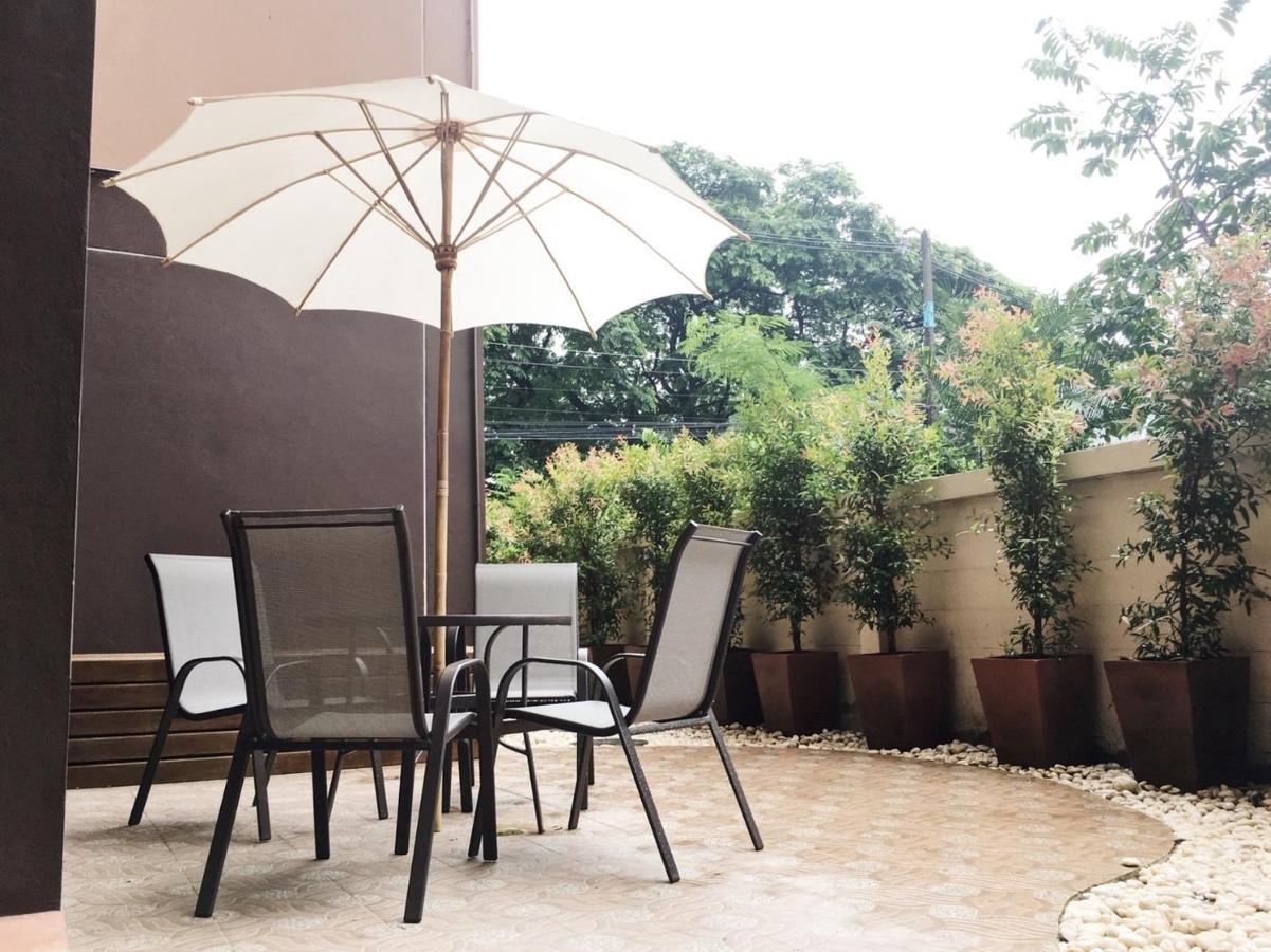 B And Y Residence Chiang Mai Bagian luar foto