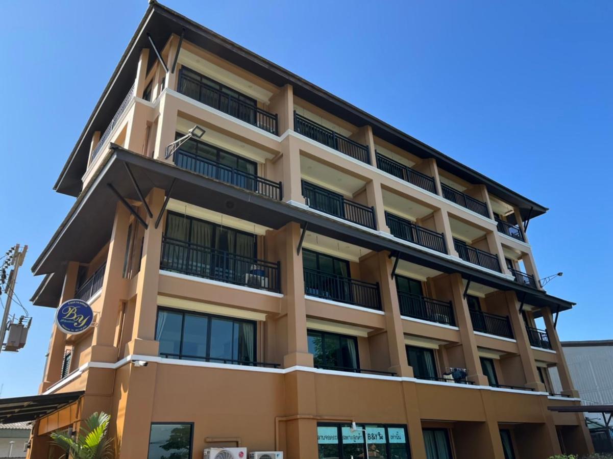 B And Y Residence Chiang Mai Bagian luar foto