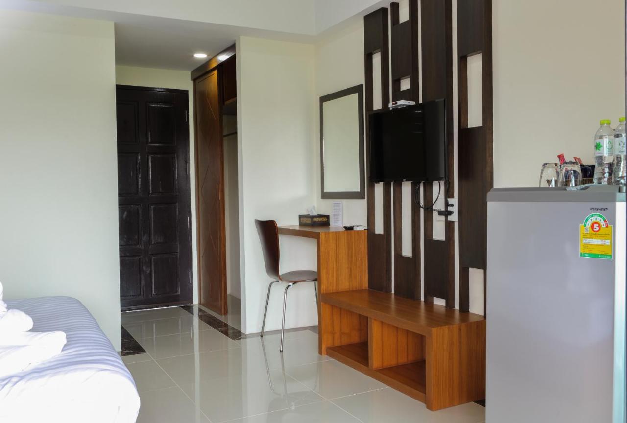B And Y Residence Chiang Mai Bagian luar foto